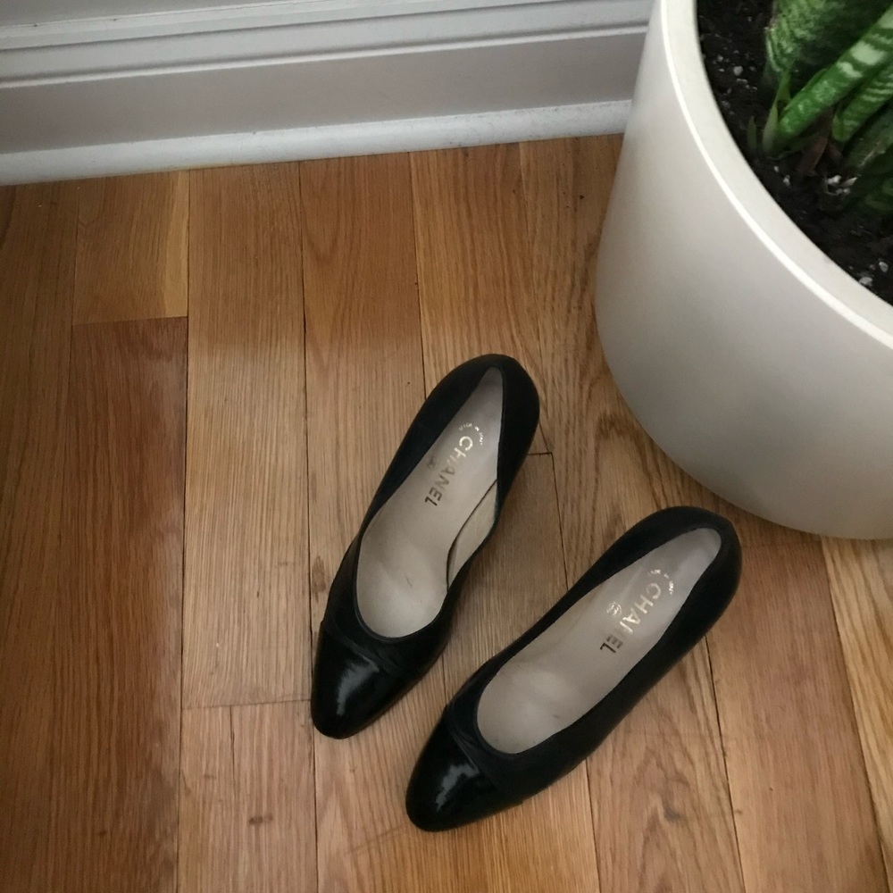Chanel navy/black heels - size 9